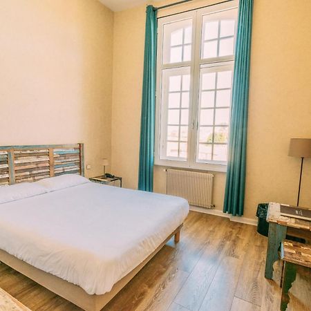 Les Trois Lys Hotell Condom Exteriör bild