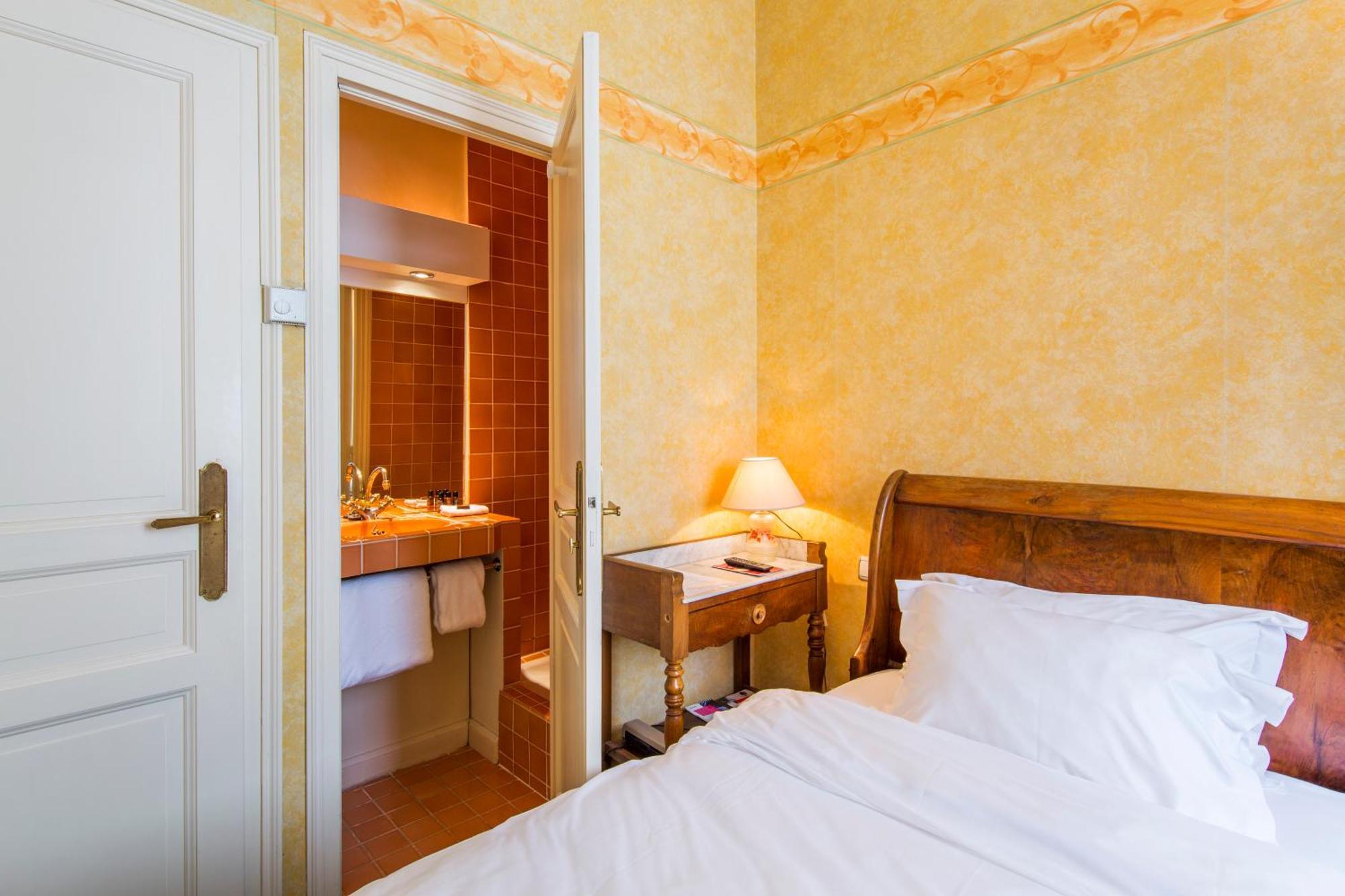 Les Trois Lys Hotell Condom Exteriör bild