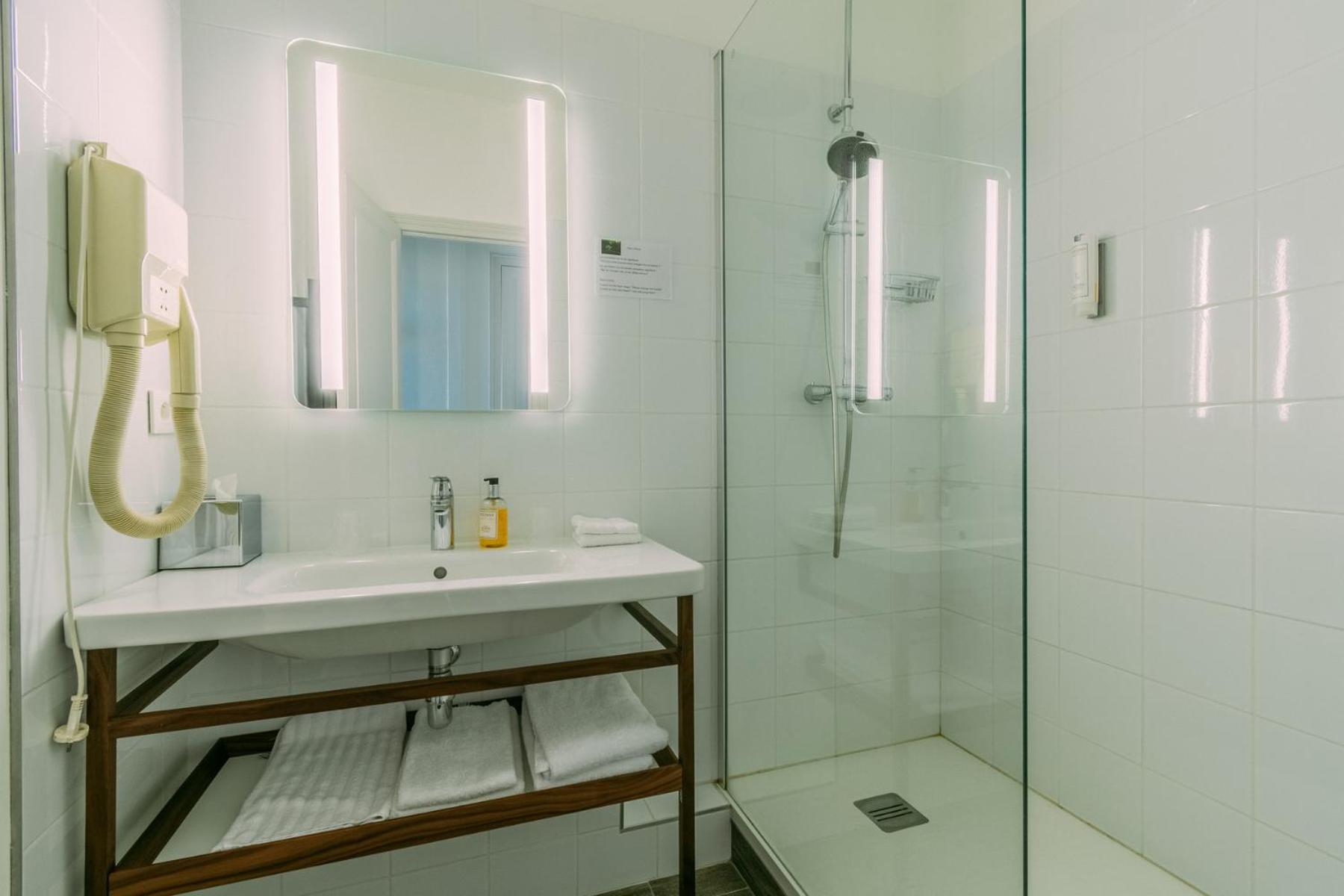 Les Trois Lys Hotell Condom Exteriör bild