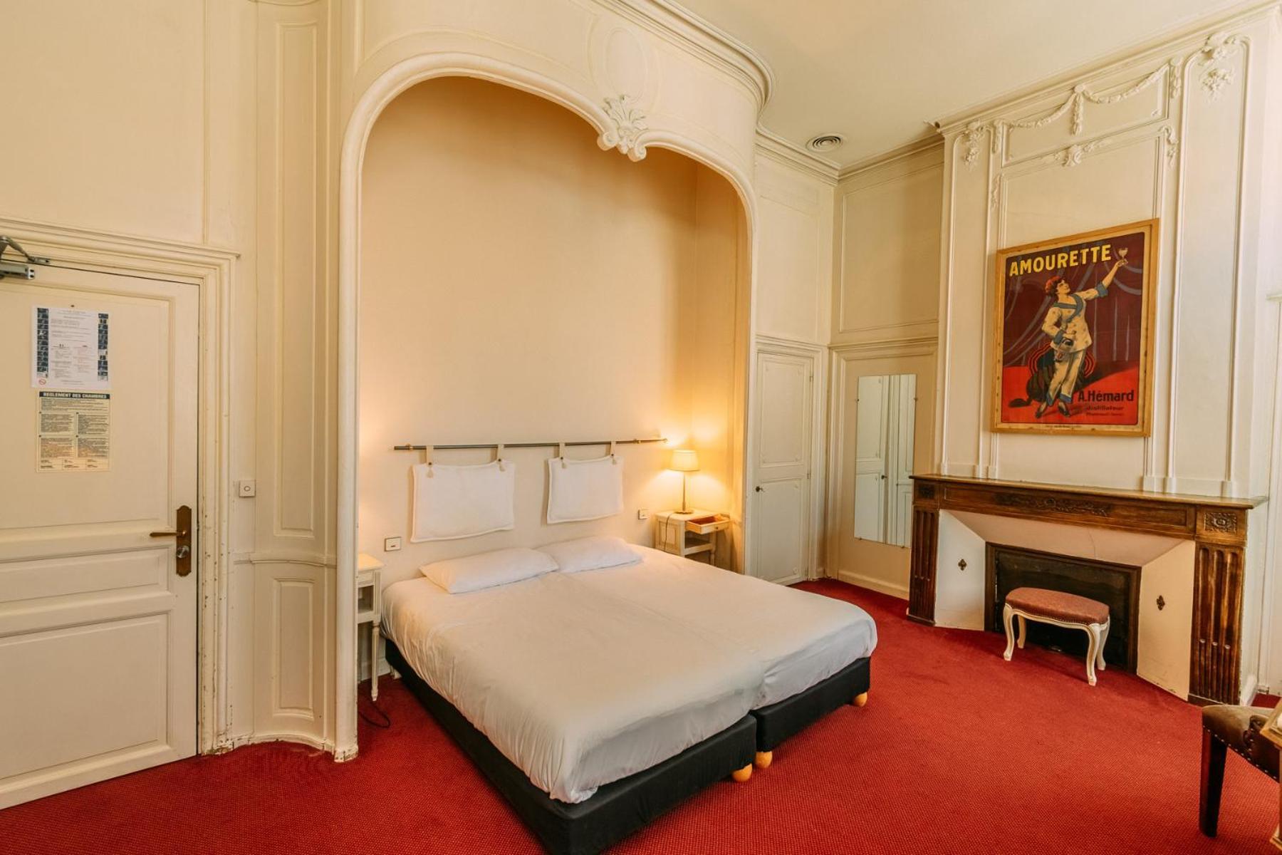 Les Trois Lys Hotell Condom Exteriör bild