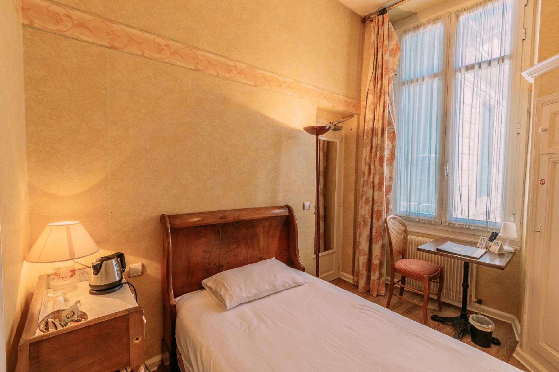 Les Trois Lys Hotell Condom Exteriör bild